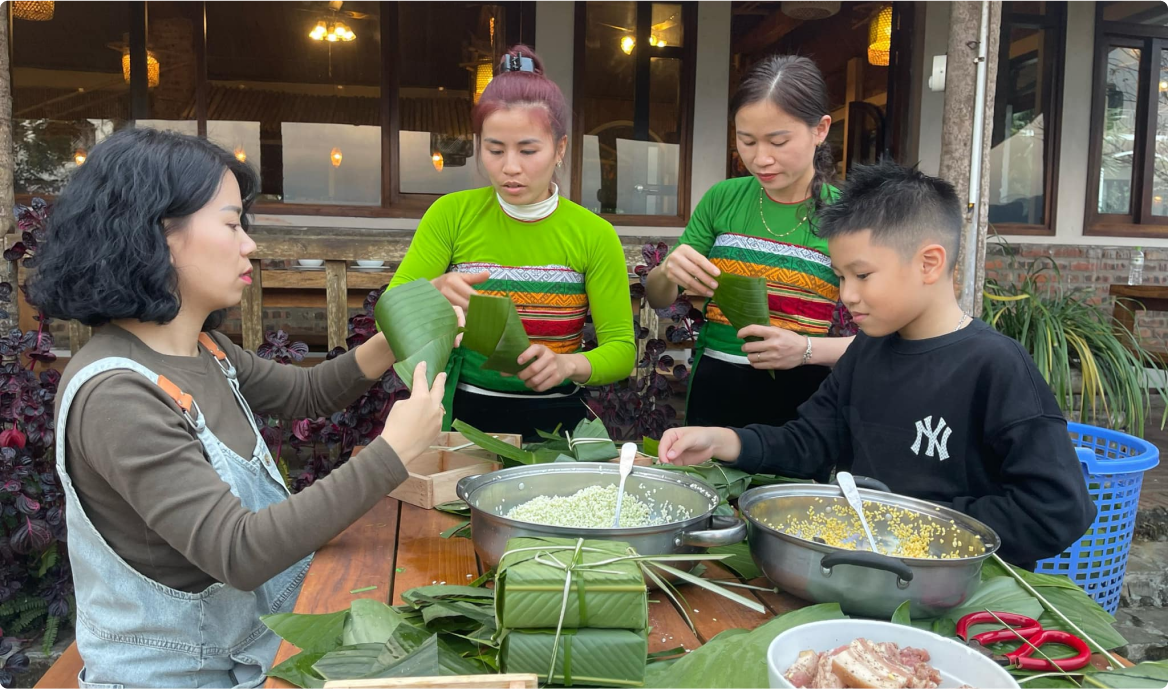 Sống cùng người dân tộc Thái